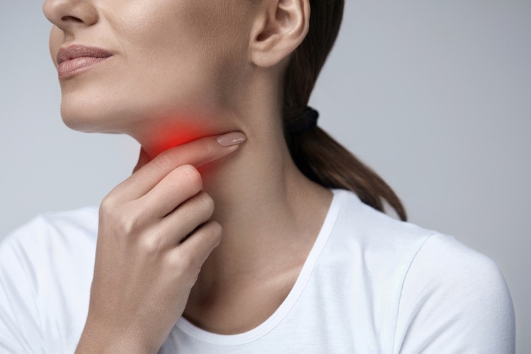 ngủ dậy bị đau họng