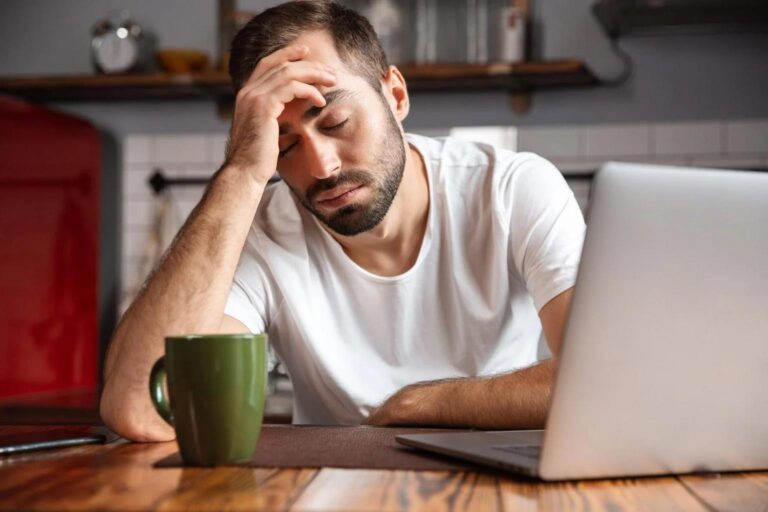 buồn ngủ uể oải khi làm việc